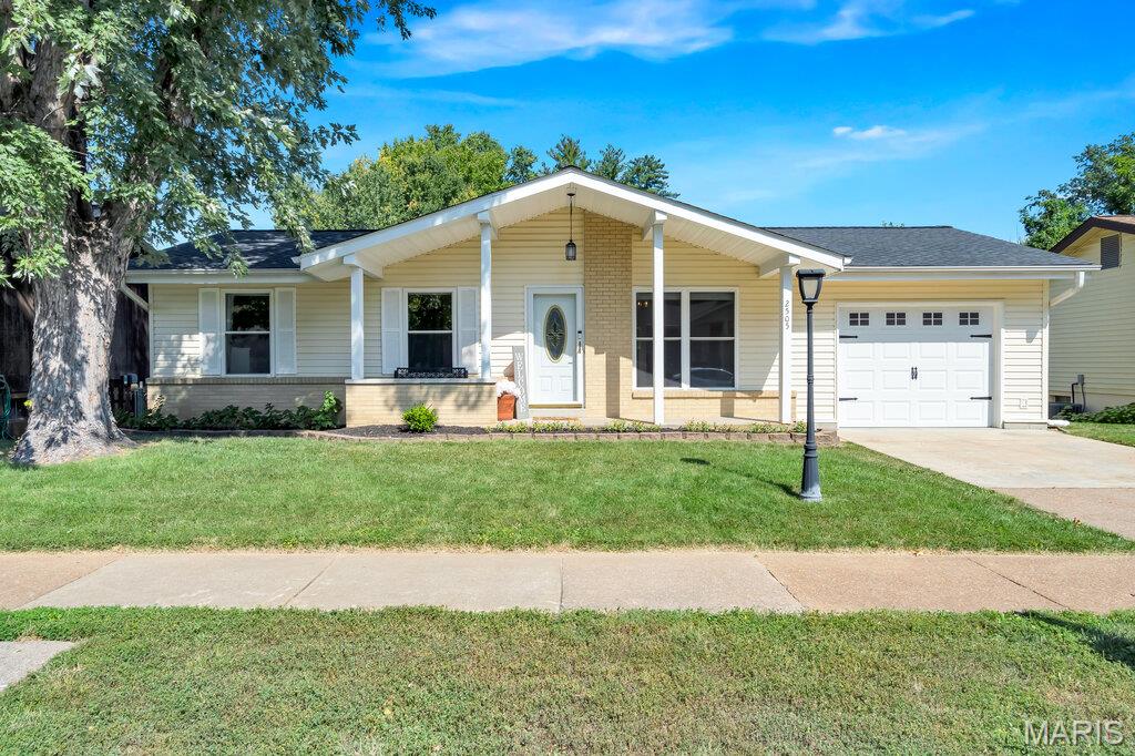 Photo of 2505 Denlo Court, Fenton, MO 63026 (MLS # 26057330)