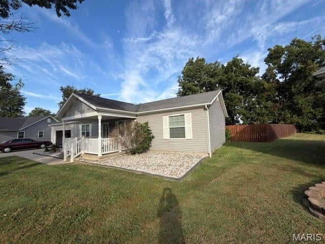 937 W Maple Street