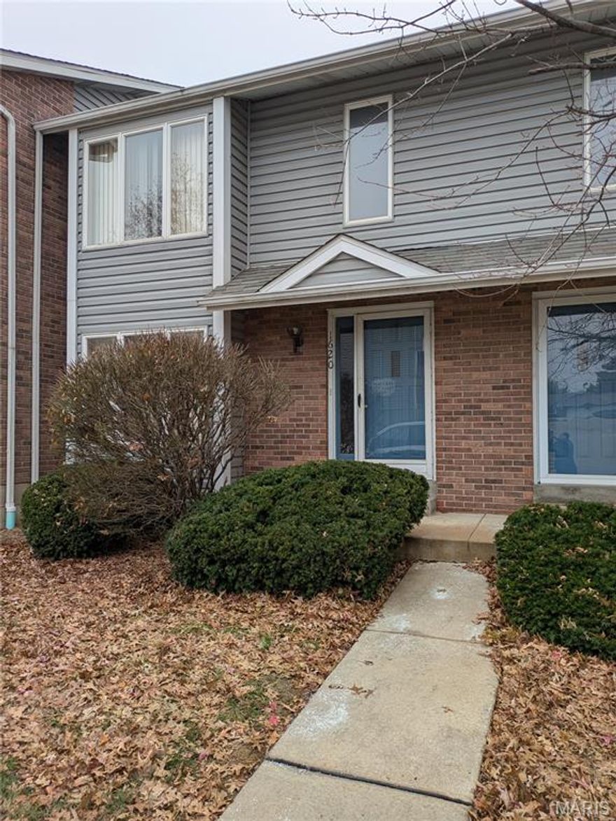 1620 Forest Hills may be your new home.  This home IS eligible for the Reno loan.  This is one that YOU can pick out your colors, move wall, update bathroom and kitchen.  This loan may help you have better than new at an affordable price.
Use your creativity to make your home a special home.
This unit has 2 bedrooms, 1 full bathroom, 2 full half baths, a lower level finished, a 2-car garage and private deck. Convenient to shopping, restaurants and highways!

Make it yours today!