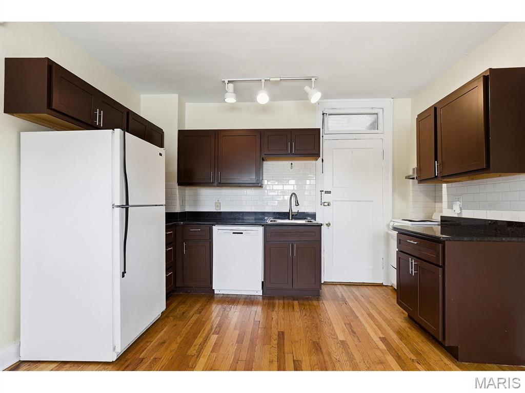 7012 Forsyth Condo - Residential