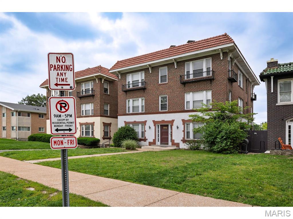 7012 Forsyth Condo - Residential