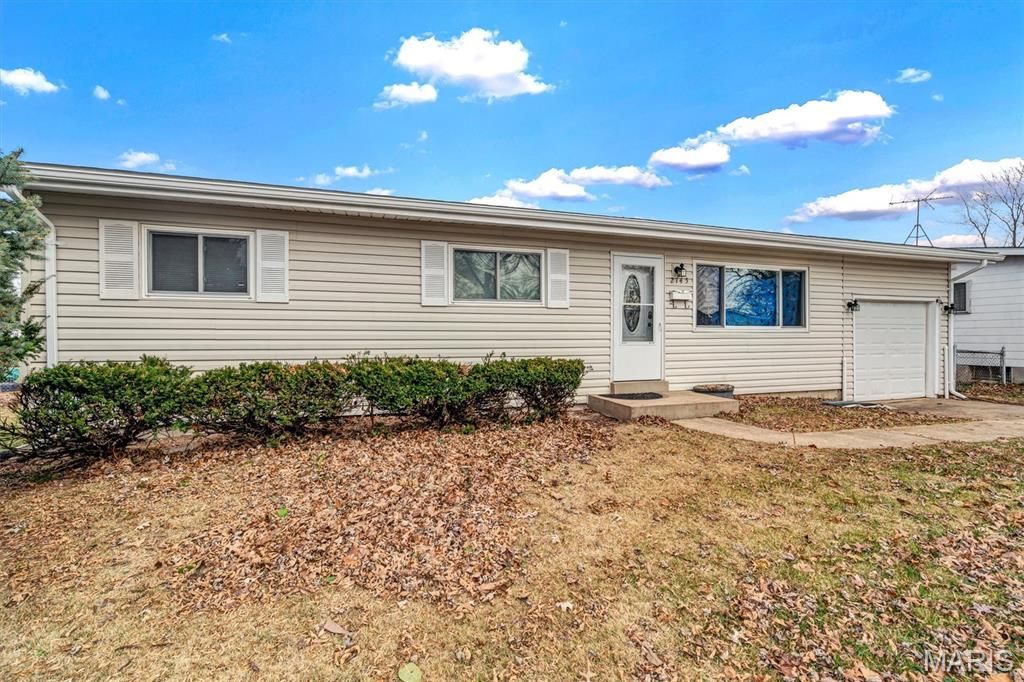 Photo of 2145 Flamingo Drive, Florissant, MO 63031 (MLS # 25079096)