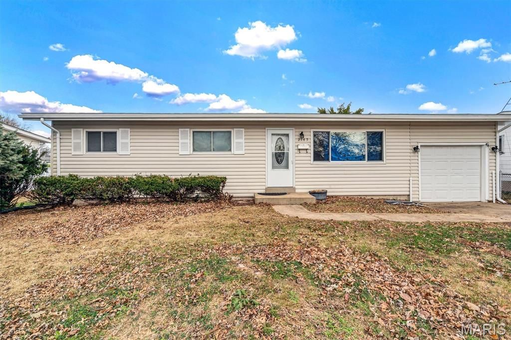 Photo of 2145 Flamingo Drive, Florissant, MO 63031 (MLS # 25079096)