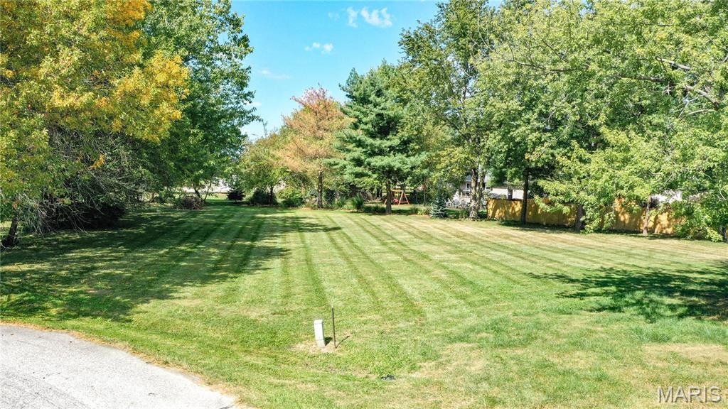 Photo 1 of 16 — 32 Sugarwood Court, Jerseyville, IL 62052