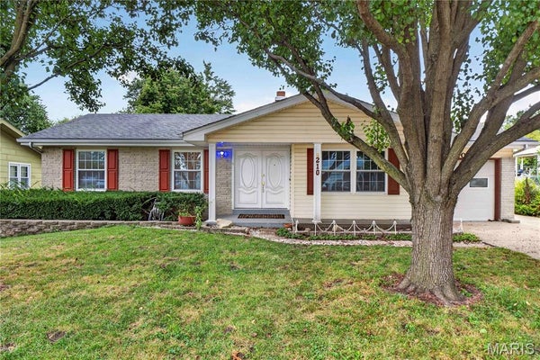 210 RAYMOND DR, FLORISSANT, MO 63031 - Image caef265b2ce18fd8d5b6e55603f4fbfe/218213909