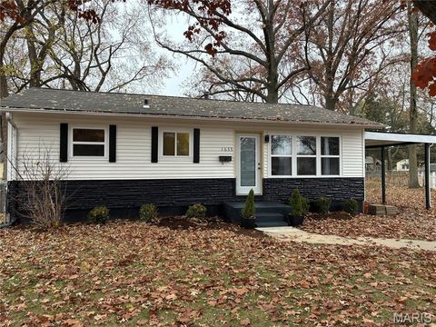 Photo of 1655 Fenmore Drive, Florissant, MO 63031 (MLS # 25078960)