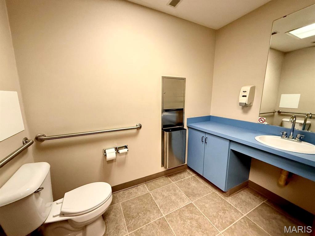 n/a - Commercial Sale