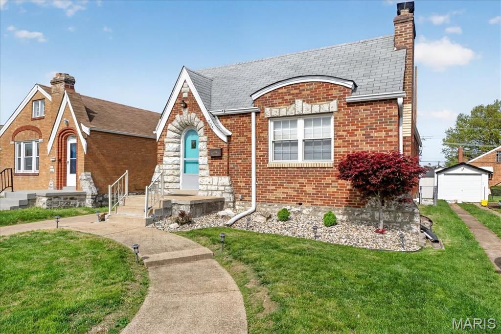 Photo of 705 Bellavilla Drive, Bella Villa, MO 63125 (MLS # 26022927)