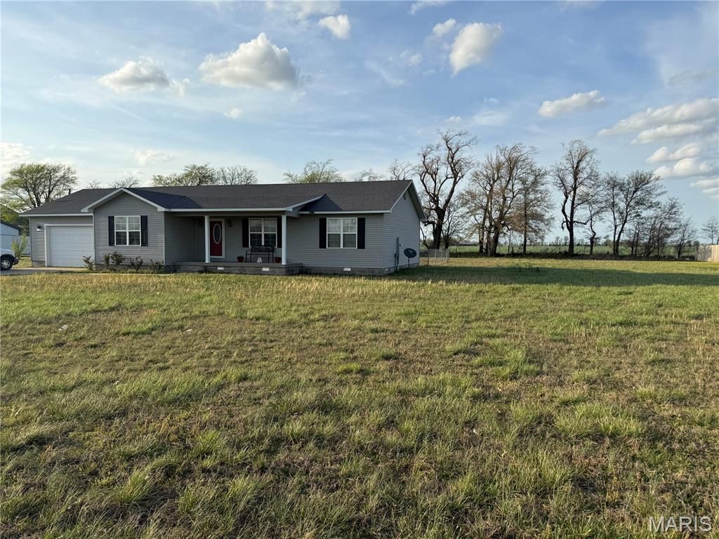 Photo of 118 HEARTLAND Drive, Charleston, MO 63834 (MLS # 26020405)
