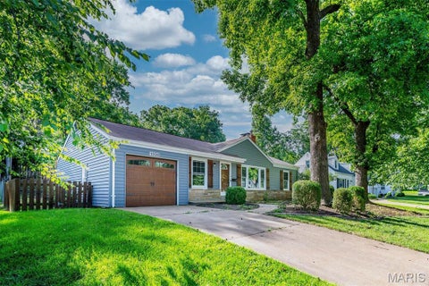 Photo of 1008 Woodgate Drive, Kirkwood, MO 63122 (MLS # 26038452)