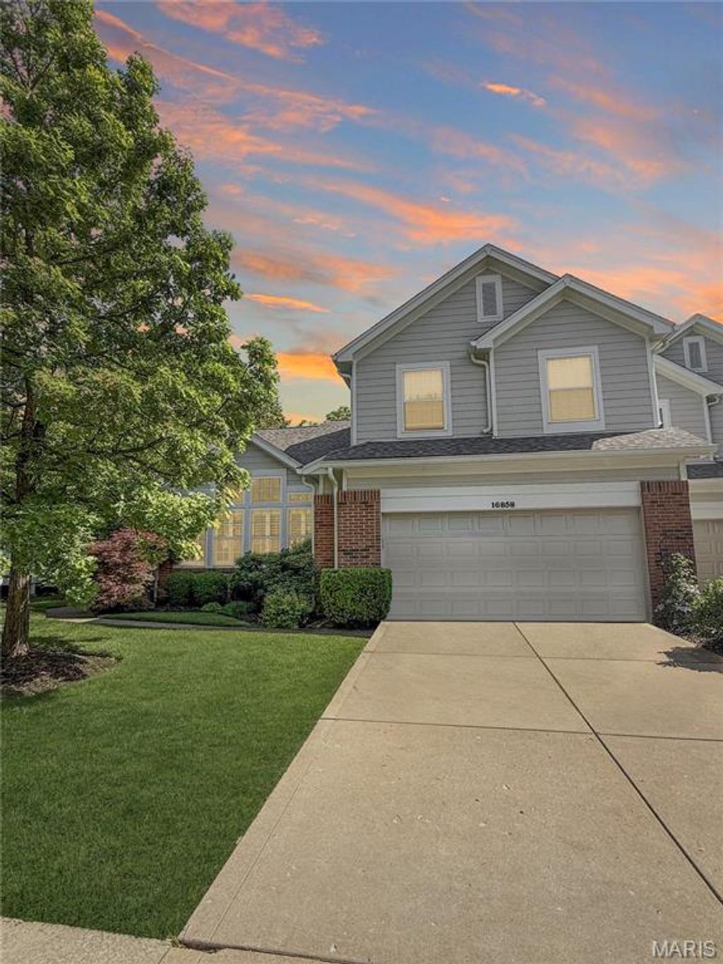 Photo of 16858 Chesterfield Bluffs Circle, Chesterfield, MO 63005 (MLS # 26019438)