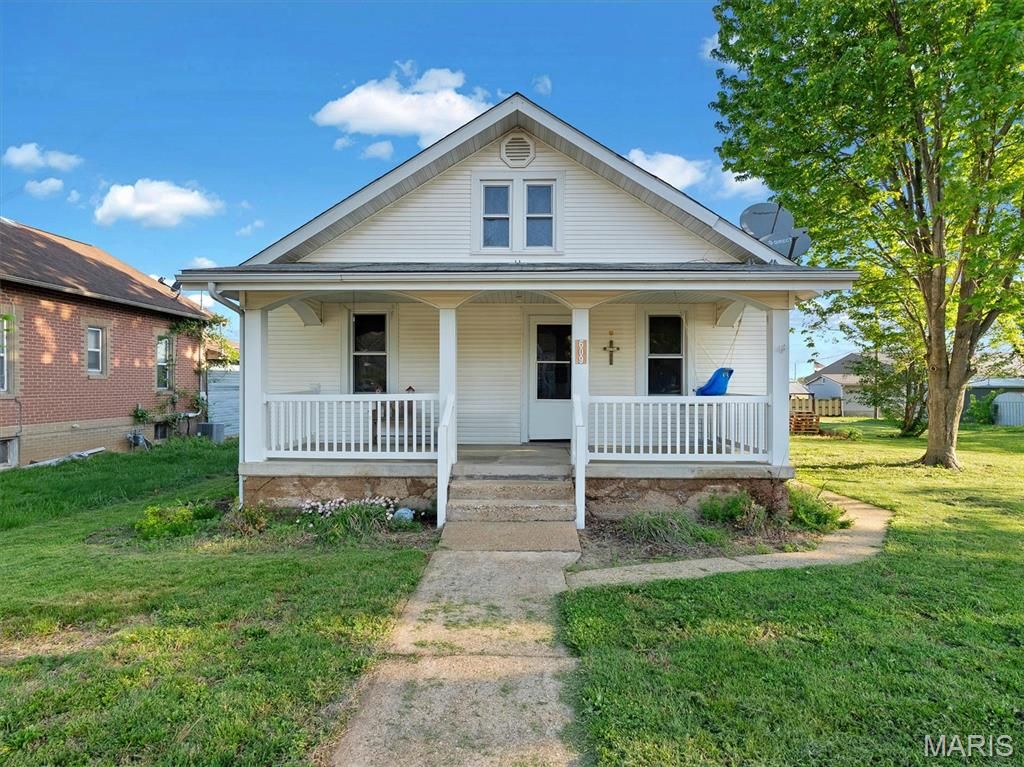 Photo of 609 W Madison Avenue, Owensville, MO 65066 (MLS # 26027053)
