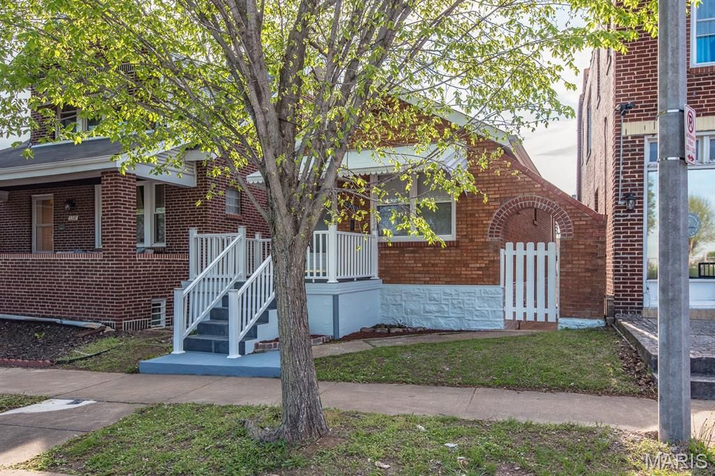 Photo of 5920 Morganford Road, St Louis, MO 63116 (MLS # 26021136)
