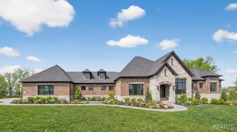 Photo of 15 Babler Lane, Ladue, MO 63124 (MLS # 26036503)