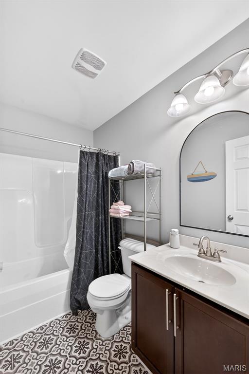 New Town At St Chas #3-B - Residential