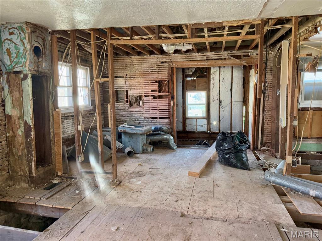 FIRST RAILROAD ADDITION TO THE TOWN OF LEBANON - Residential Income