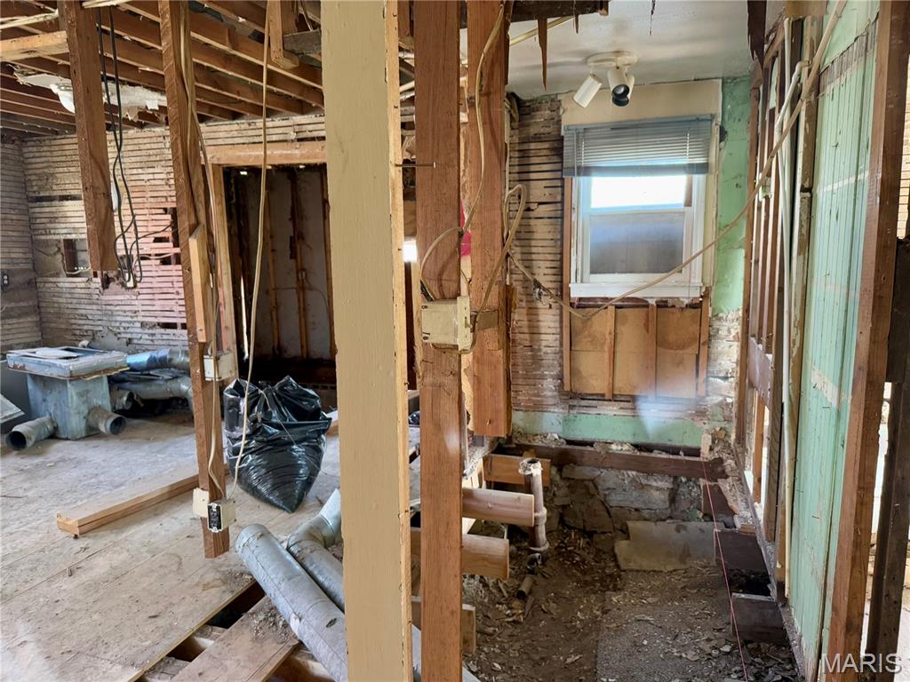 FIRST RAILROAD ADDITION TO THE TOWN OF LEBANON - Residential Income