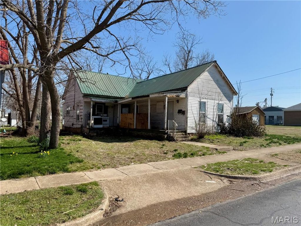 Photo of 176 N Jackson Avenue, Lebanon, MO 65536 (MLS # 26013764)