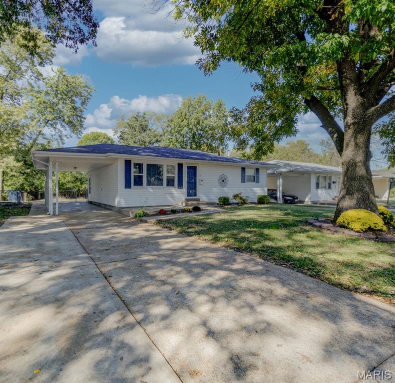 Photo of 23 Manor Drive, Florissant, MO 63031 (MLS # 26067002)