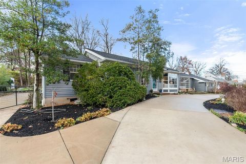 Tiny photo for 581 W Lockwood Avenue, Webster Groves, MO 63119 (MLS # 25074260)