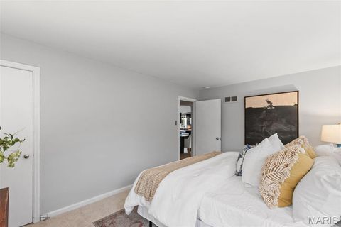 Tiny photo for 581 W Lockwood Avenue, Webster Groves, MO 63119 (MLS # 25074260)