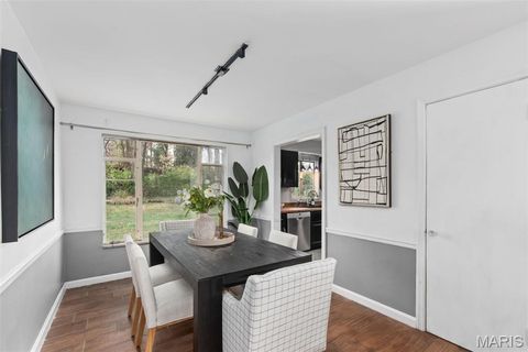Tiny photo for 581 W Lockwood Avenue, Webster Groves, MO 63119 (MLS # 25074260)