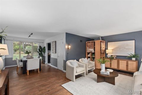 Tiny photo for 581 W Lockwood Avenue, Webster Groves, MO 63119 (MLS # 25074260)