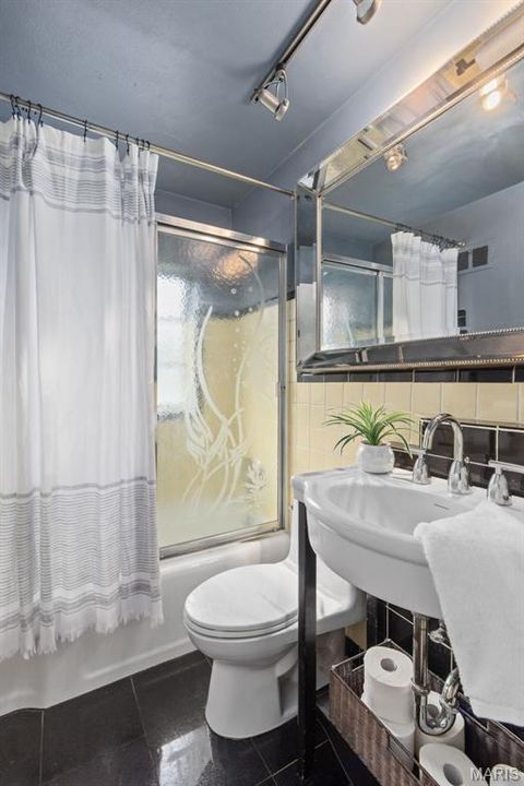 Tiny photo for 581 W Lockwood Avenue, Webster Groves, MO 63119 (MLS # 25074260)