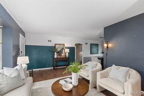 Tiny photo for 581 W Lockwood Avenue, Webster Groves, MO 63119 (MLS # 25074260)