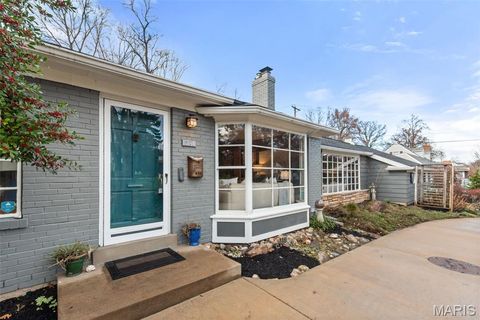 Tiny photo for 581 W Lockwood Avenue, Webster Groves, MO 63119 (MLS # 25074260)