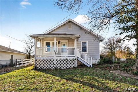 Photo of 342 Alsobrook Street, Kirkwood, MO 63122 (MLS # 26030763)