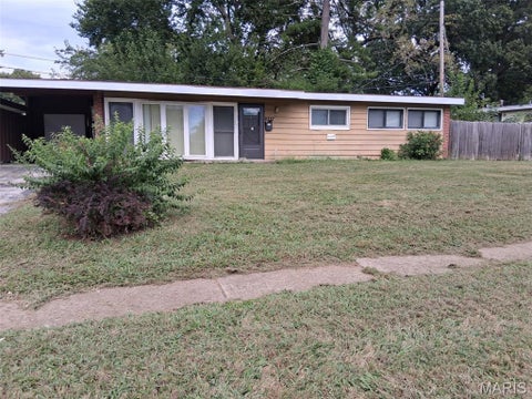 Photo of 8337 Graybirch Drive, Berkeley, MO 63134 (MLS # 26057229)