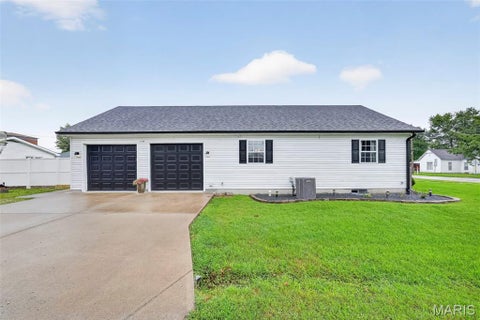 Tiny photo for 1019 W Main Street, Bowling Green, MO 63334 (MLS # 26052669)
