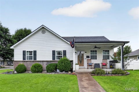 Photo of 1019 W Main Street, Bowling Green, MO 63334 (MLS # 26052669)