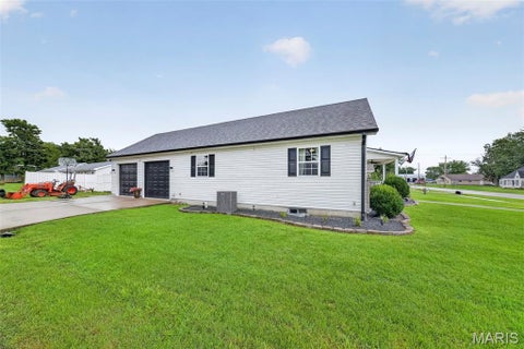 Tiny photo for 1019 W Main Street, Bowling Green, MO 63334 (MLS # 26052669)