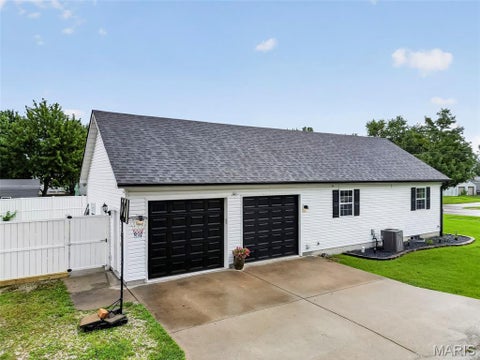 Tiny photo for 1019 W Main Street, Bowling Green, MO 63334 (MLS # 26052669)