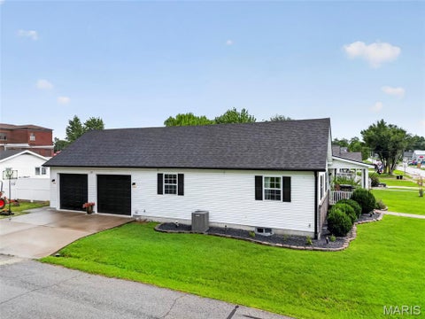 Tiny photo for 1019 W Main Street, Bowling Green, MO 63334 (MLS # 26052669)