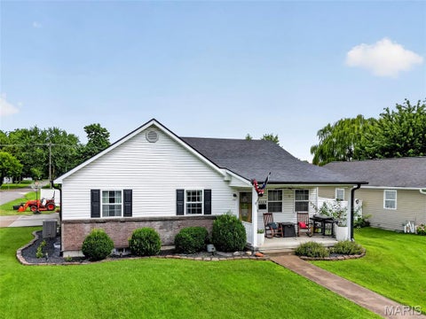 Tiny photo for 1019 W Main Street, Bowling Green, MO 63334 (MLS # 26052669)