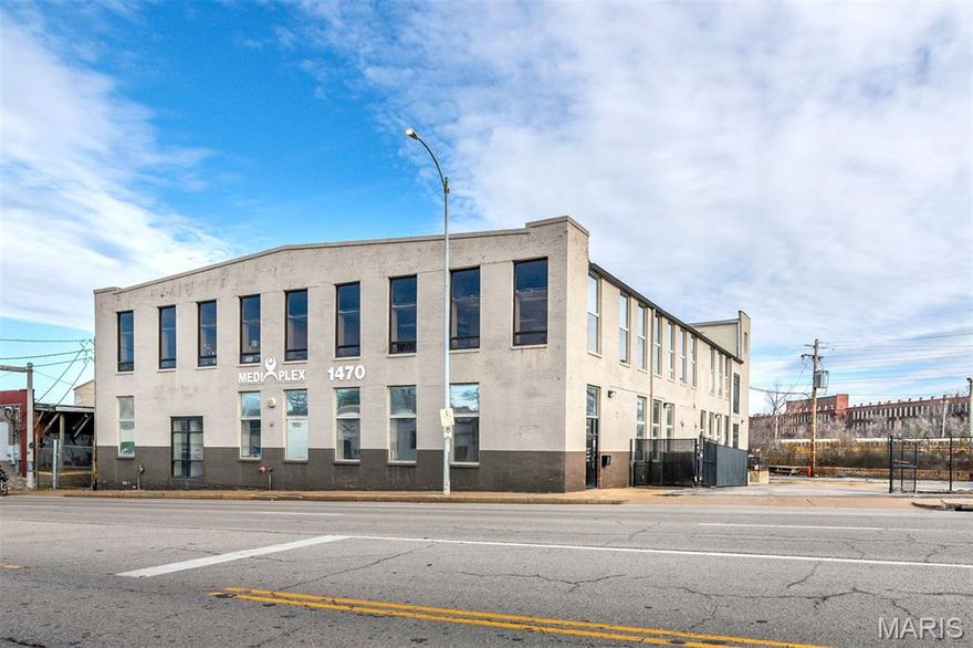 Fantastic opportunity to own a large office building in the Heart of Botanical Heights! 25,558 sqft of seperable office spaces over 2 floors. Gated parking, 48 parking spaces. Close to major highways with easy access to towntown. Location: City, Corner Location, Downtown, High Traffic