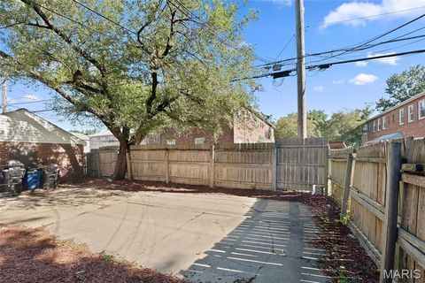 Tiny photo for 7055 Dartmouth Avenue, University City, MO 63130 (MLS # 26018637)