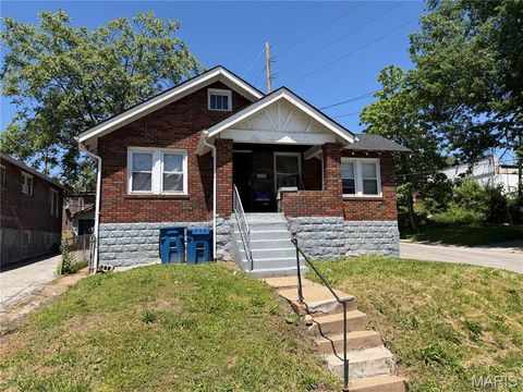 Photo of 4325 Rosewood Avenue, Pine Lawn, MO 63120 (MLS # 26030942)