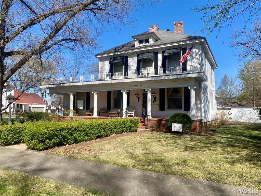 Photo of 502 E Commercial Street, Charleston, MO 63834 (MLS # 26021257)