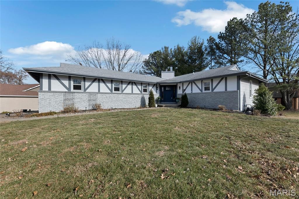 Photo of 266 Savoy Drive, Lake Saint Louis, MO 63367 (MLS # 26003173)