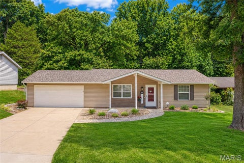 Photo of 802 Barbara Place, St Charles, MO 63366 (MLS # 26043376)