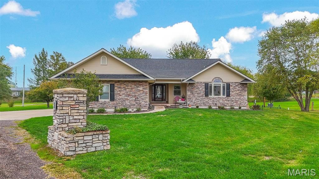 Photo of 108 Breezy Lane, Vandalia, MO 63382 (MLS # 25073558)