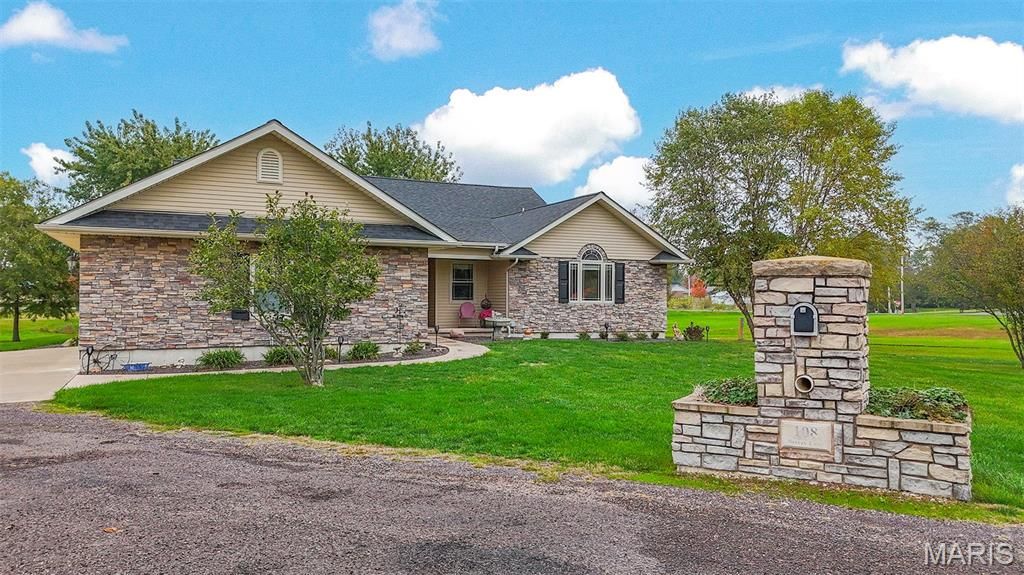 Photo of 108 Breezy Lane, Vandalia, MO 63382 (MLS # 25073558)