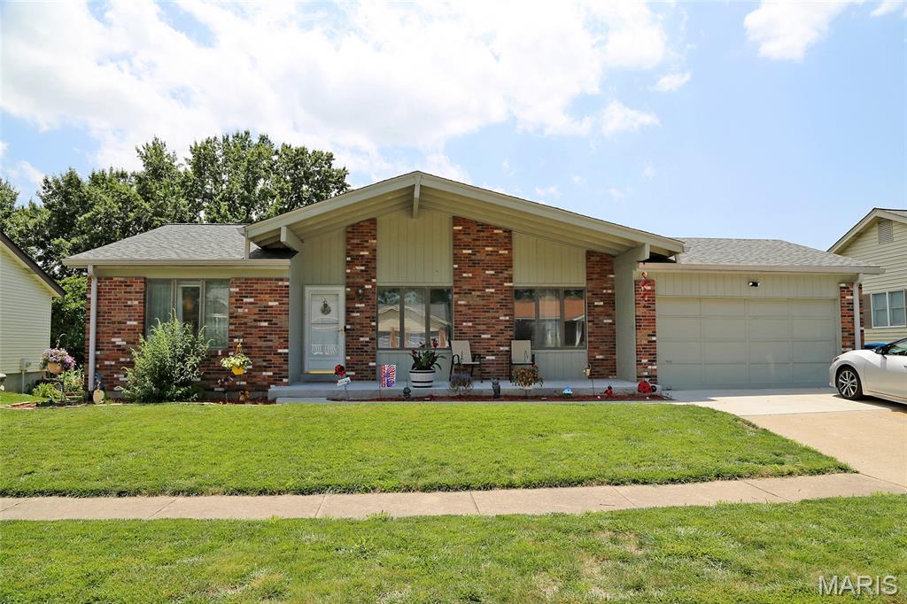 Photo of 6726 Christina Marie Lane, Hazelwood, MO 63042 (MLS # 26042215)