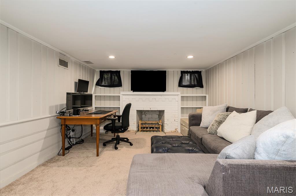 University City, Missouri 63130, United States, 3 Bedrooms Bedrooms, ,2 BathroomsBathrooms,Residential,Pending,206746