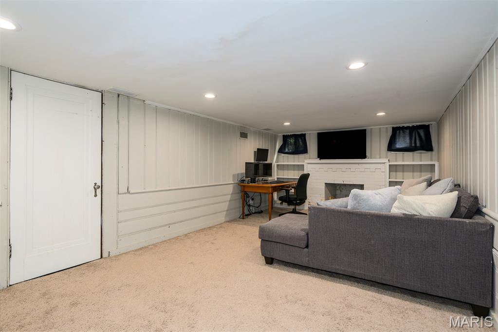 University City, Missouri 63130, United States, 3 Bedrooms Bedrooms, ,2 BathroomsBathrooms,Residential,Pending,206746