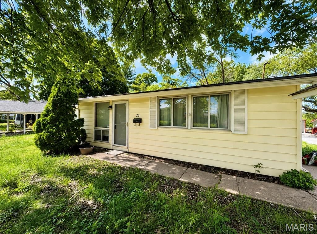 Photo of 711 Ellis Street, Elsberry, MO 63343 (MLS # 26028450)